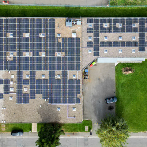 Installation de panneaux photovoltaïques pour industrie