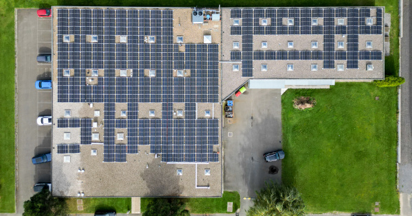 Drone - installation 500 panneaux solaires